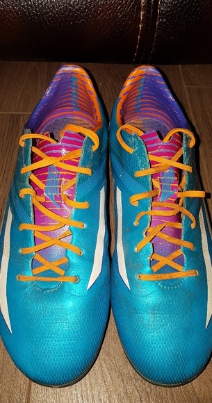 Adidas Messi soccer cleats - Picture 2 of 3